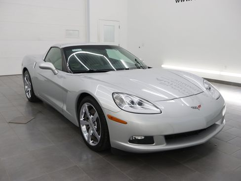Used 2009 Chevrolet Corvette Coupe w/ Preferred Equipment Group RWD image 2