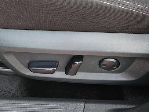 Used 2025 Nissan Rogue SV FWD image 26