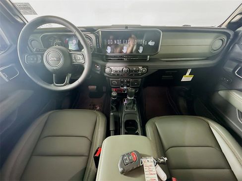 New 2026 Jeep Gladiator Mojave w/ Technology Group image 9