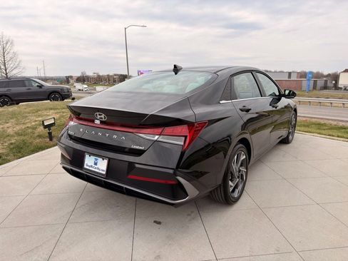 Used 2025 Hyundai Elantra Limited w/ Cargo Package FWD image 5