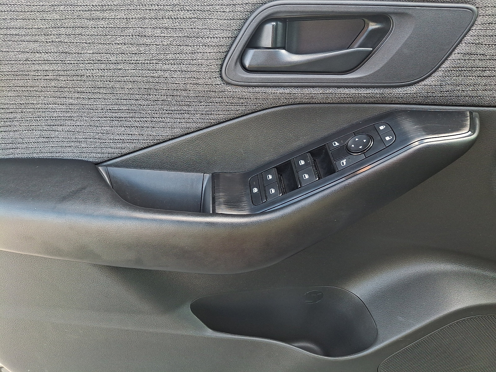 Used 2023 Nissan Rogue S AWD/4WD image 12