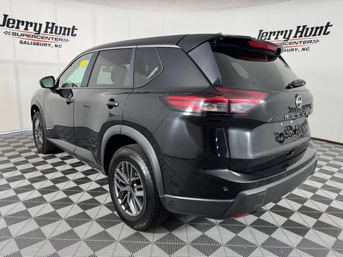 Used 2024 Nissan Rogue S FWD image 9