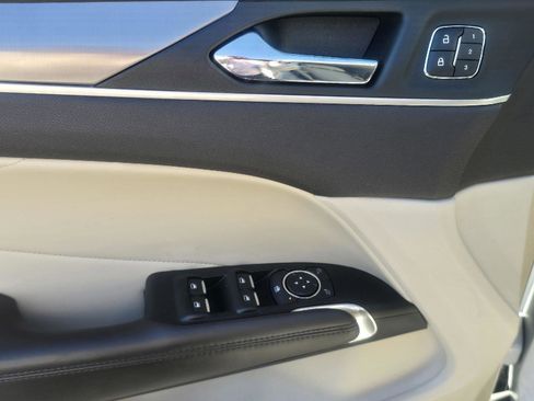 Used 2019 Lincoln MKC Premiere image 16