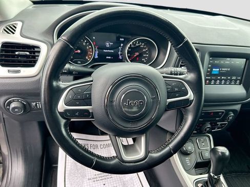 Used 2019 Jeep Compass Latitude w/ Popular Equipment Group AWD/4WD image 16