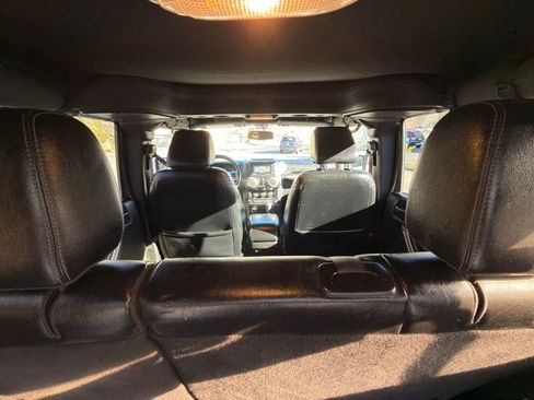 Used 2015 Jeep Wrangler Unlimited Rubicon image 21