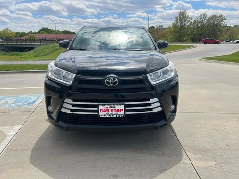 Used 2017 Toyota Highlander Plus w/ Carpet Mat Package AWD/4WD image 3