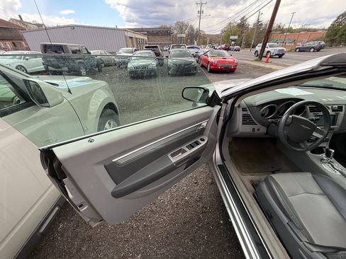 Used 2008 Chrysler Sebring Touring w/ Special Touring Group image 9