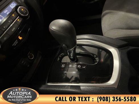 Used 2016 Nissan Rogue SV AWD/4WD image 29