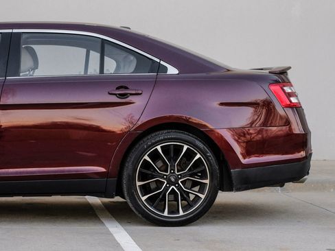 Used 2019 Ford Taurus Limited image 12