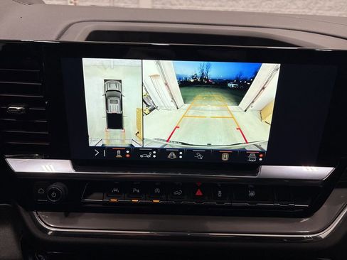 Used 2024 Chevrolet Silverado 1500 High Country w/ Technology Package image 41