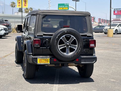 Used 2023 Jeep Wrangler Unlimited Sahara w/ Cold Weather Group AWD/4WD image 3