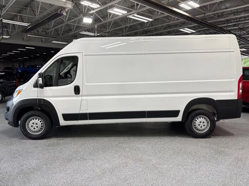 Used 2026 RAM ProMaster 2500 w/ Convenience Group FWD image 4