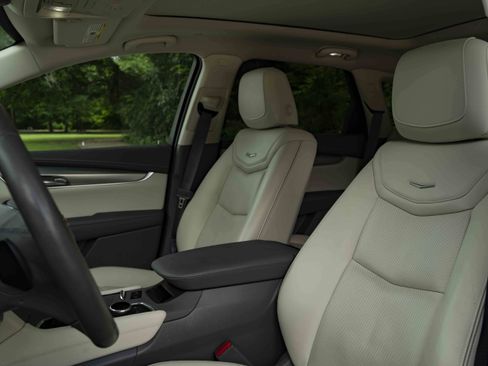 Used 2022 Cadillac XT5 Premium Luxury FWD image 17
