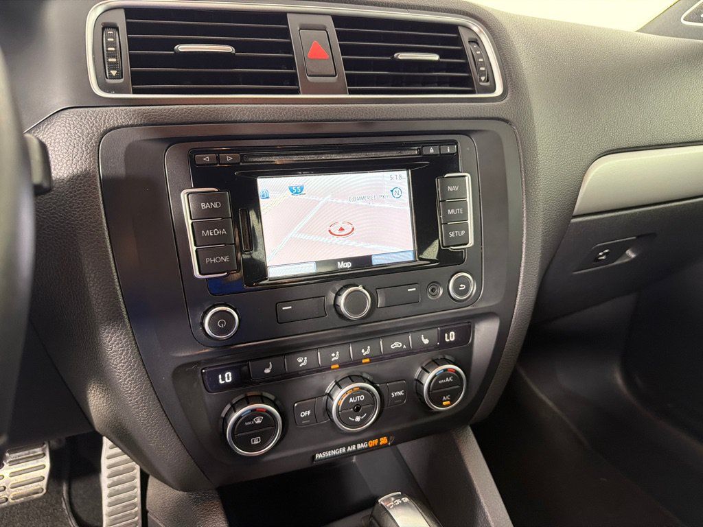 Used 2013 Volkswagen Jetta GLI FWD image 14