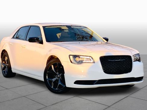 Used 2023 Chrysler 300 Touring w/ Sport Appearance Package image 3