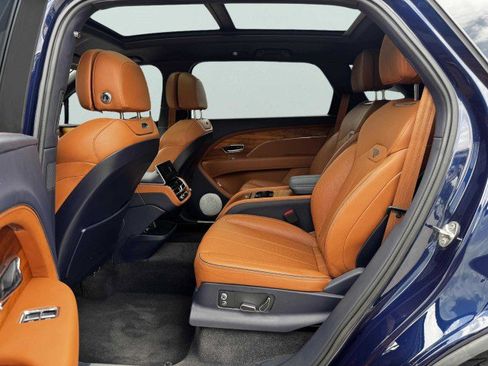 Used 2023 Bentley Bentayga Extended Wheelbase image 44