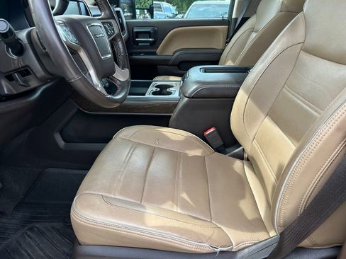 Used 2018 GMC Sierra 2500 Denali w/ Duramax Plus Package AWD/4WD image 11