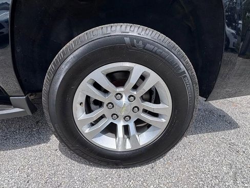 Used 2018 Chevrolet Suburban LT RWD image 22