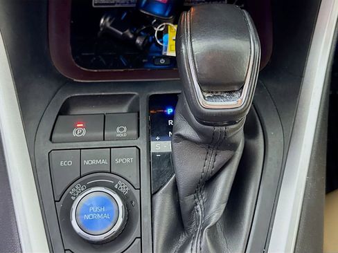 Used 2019 Toyota RAV4 Limited w/ Advanced Technology Package image 20