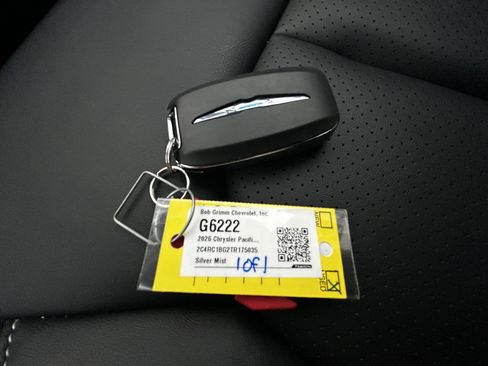 Used 2026 Chrysler Pacifica Select FWD image 4