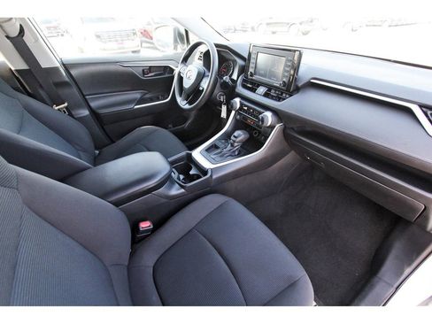 Used 2021 Toyota RAV4 LE image 30