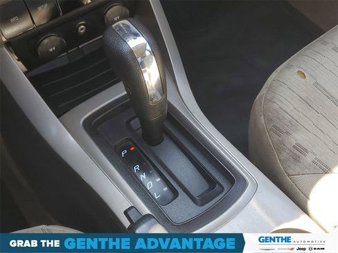 Used 2009 Ford Focus SE image 16