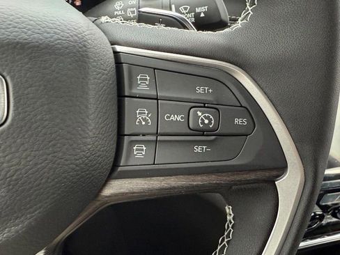 New 2025 Jeep Grand Cherokee L Limited w/ Black Appearance Package image 15