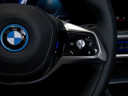 Used 2025 BMW i7 eDrive50 w/ Premium Package RWD image 27