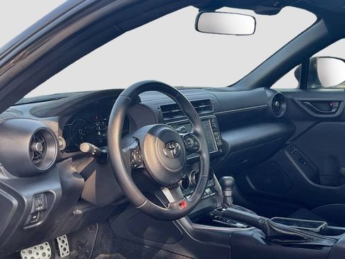 Used 2022 Toyota GR86 Premium w/ ALL Weather Mat Package (TMS) RWD image 9