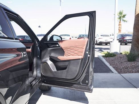 Used 2025 Mitsubishi Outlander SEL image 11