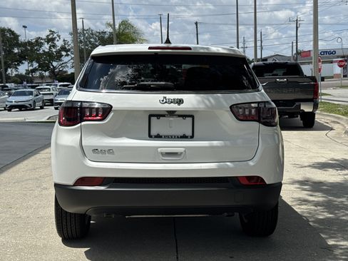 Used 2023 Jeep Compass Sport AWD/4WD image 5