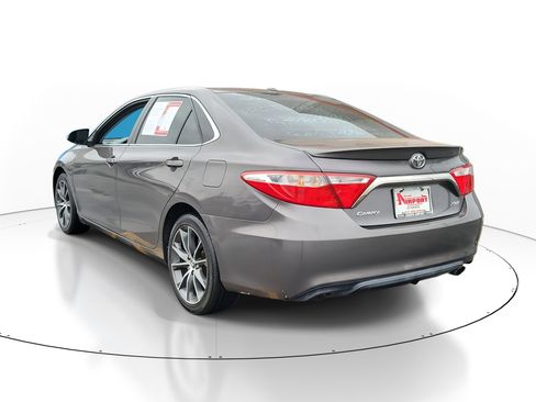 Used 2015 Toyota Camry XSE w/ Moonroof Package image 3