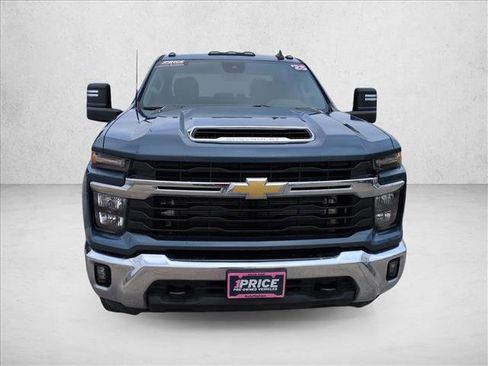 Used 2025 Chevrolet Silverado 3500 LT w/ Convenience Package image 2