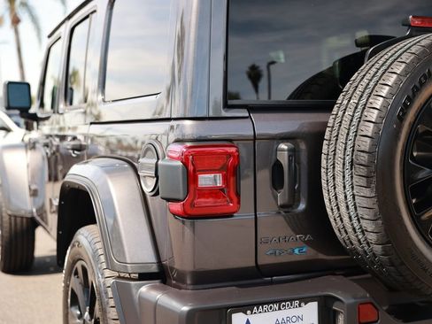 Used 2025 Jeep Wrangler Unlimited Sahara w/ Safety Group AWD/4WD image 13