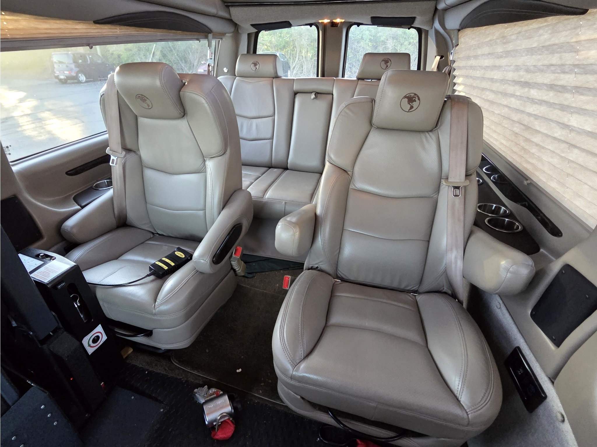 Used 2020 Chevrolet Express 2500 Extended w/ Enhanced Convenience Package RWD image 10