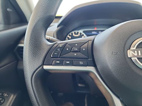 Used 2025 Nissan Altima 2.5 SV FWD image 21