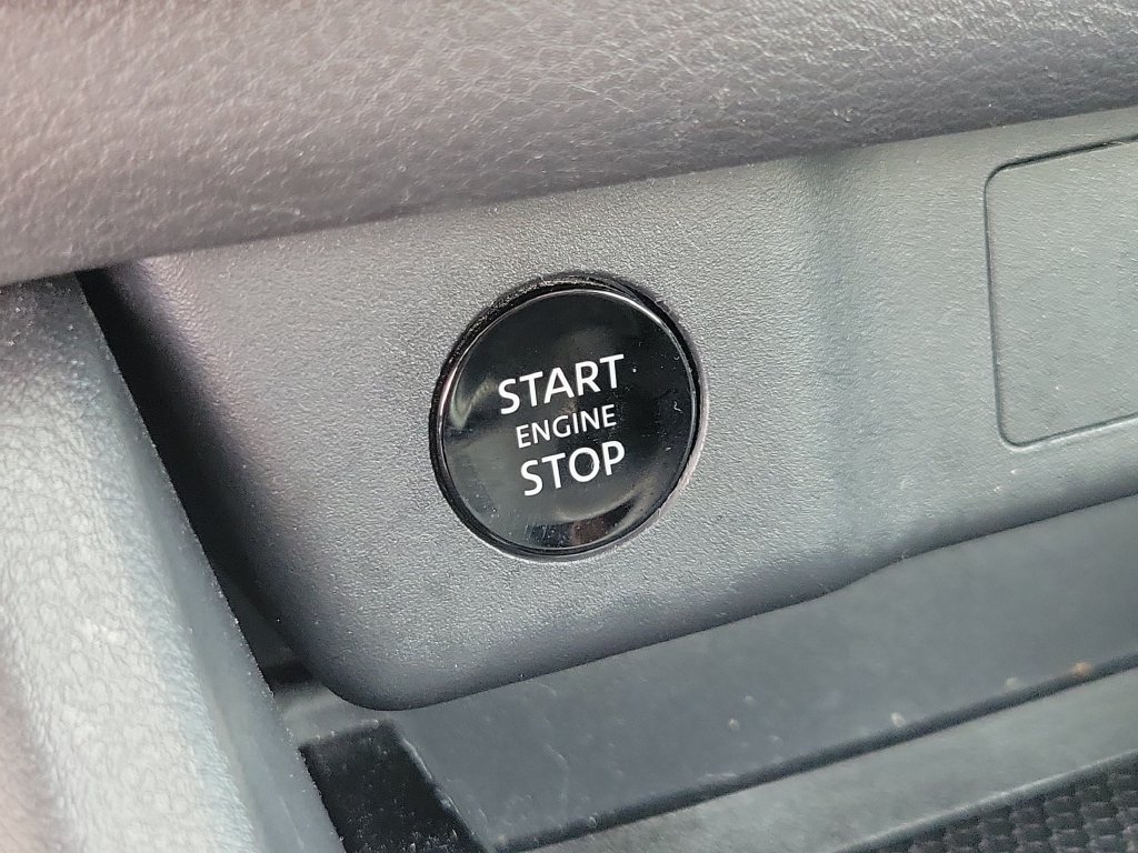 Certified 2025 Nissan Rogue SV FWD image 29