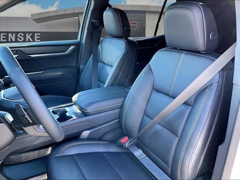 New 2026 GMC Acadia Elevation w/ Elevation Premium Package AWD/4WD image 10