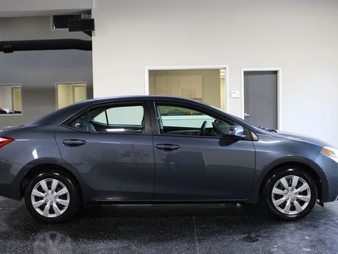 Used 2015 Toyota Corolla LE FWD image 2