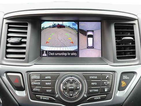 Used 2019 Nissan Pathfinder SL AWD/4WD image 17