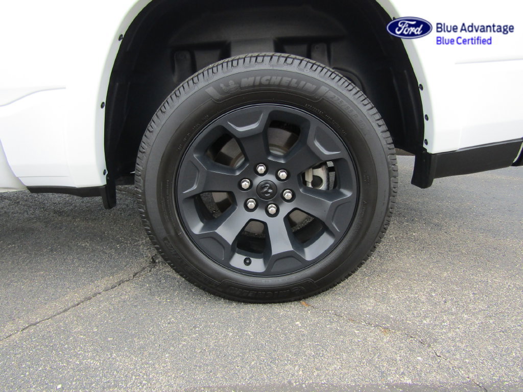 Used 2025 RAM 1500 4x4 Crew Cab image 14