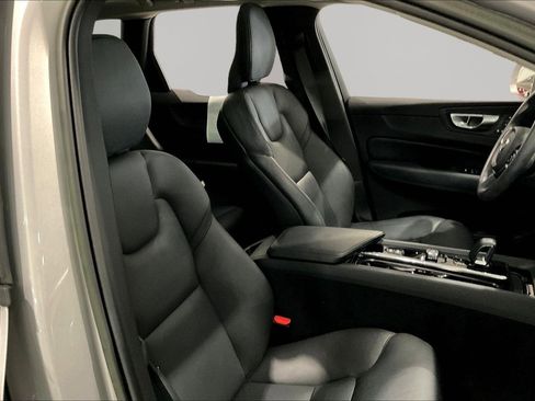 Used 2023 Volvo XC60 B5 Plus FWD image 27