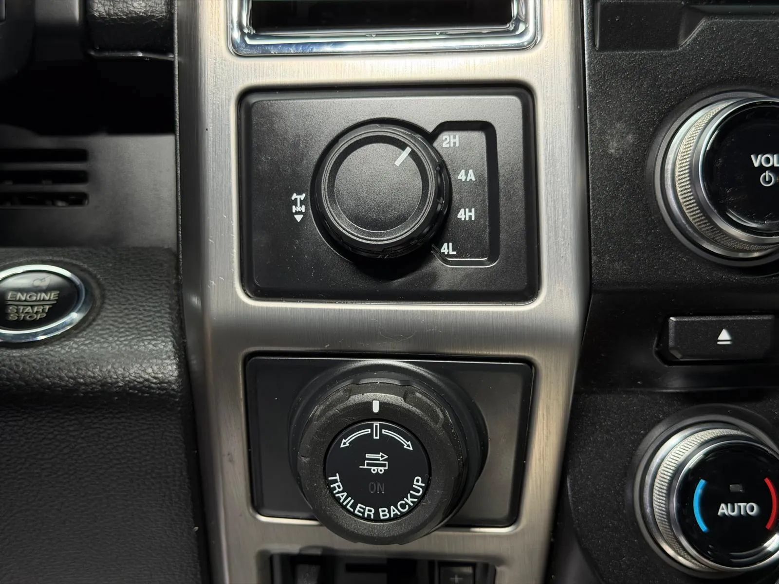 Used 2016 Ford F150 Platinum w/ Equipment Group 701A Luxury AWD/4WD image 33