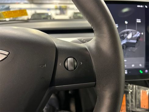 Used 2023 Tesla Model Y Long Range image 14