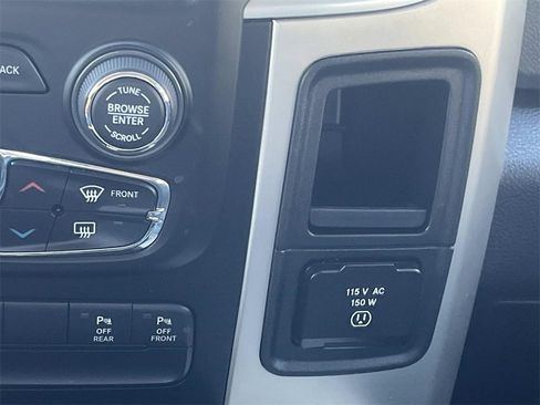 Used 2017 RAM 2500 SLT w/ Luxury Group image 26