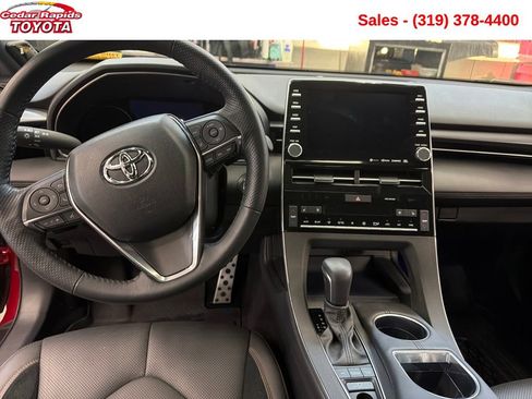 Used 2022 Toyota Avalon Touring image 12