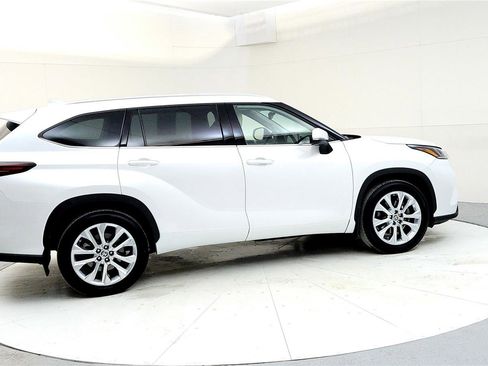 Used 2024 Toyota Highlander Limited image 6
