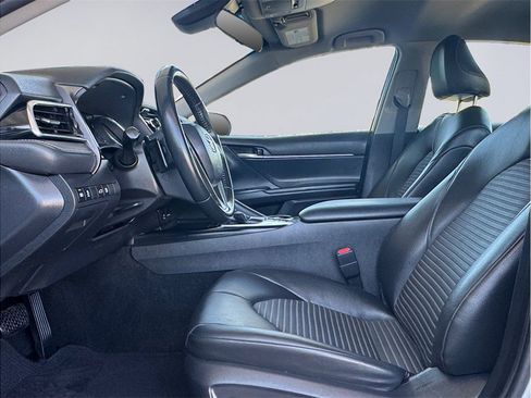 Used 2018 Toyota Camry SE FWD image 9