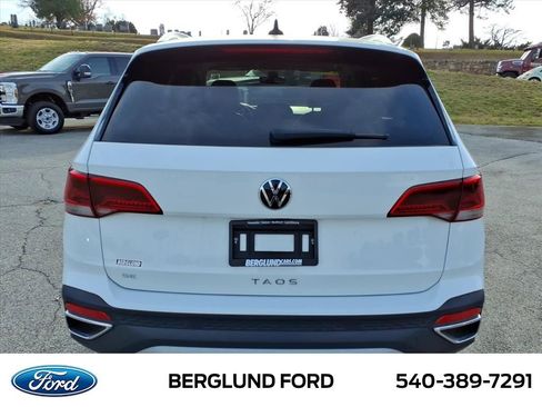 Used 2024 Volkswagen Taos SE image 6