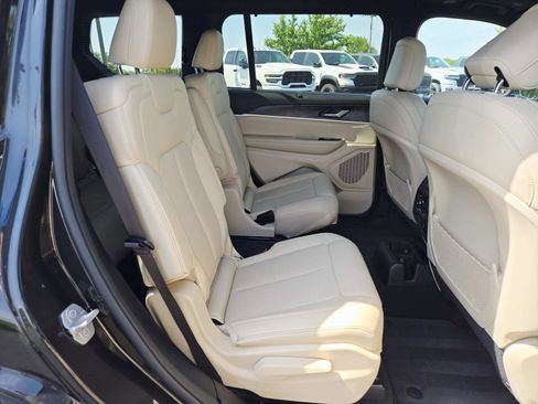 Used 2024 Jeep Grand Cherokee L Limited w/ Luxury Tech Group II AWD/4WD image 18